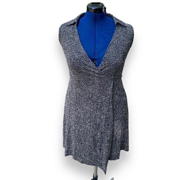 Diane von Furstenberg St. Jude Gray-Blue Heart Patterned Silk Wrap Dress Size 4 - Picture 2 of 16
